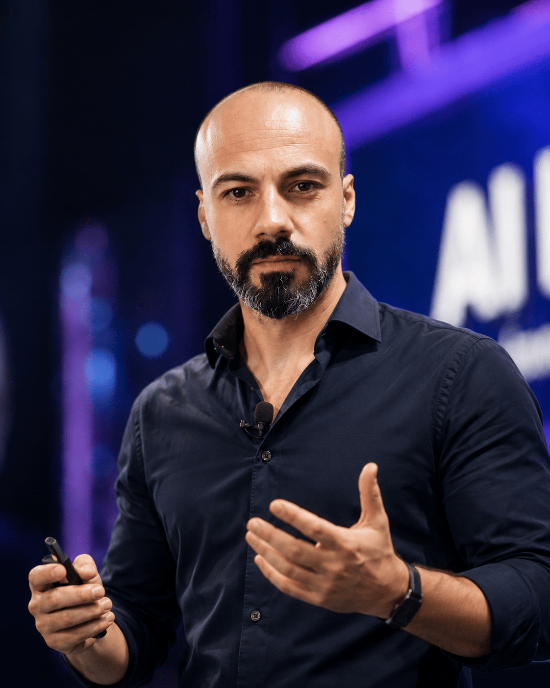 Mithat Can Boz bir e-ticaret sunumunda